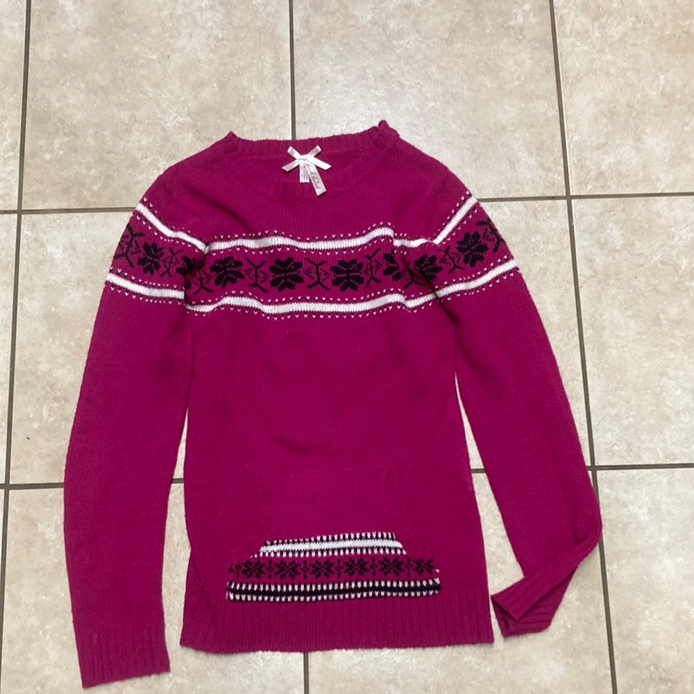 Derek Heart pink with black and white pattern sweater
